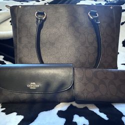 Coach Purse With 2 Wallets