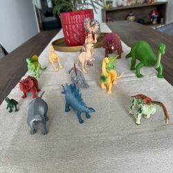 Set of 14 dinosaur figures