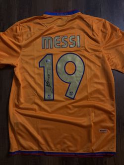 Rare Leo Messi 19 signed Barcelona Jersey