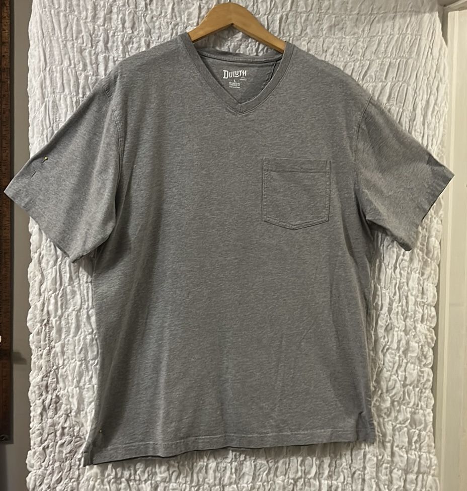 Duluth Trading Co: Men's Heather Gray V-Neck Relaxed Fit Long Tail T, Size: L