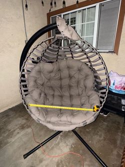 Hanging egg chair
