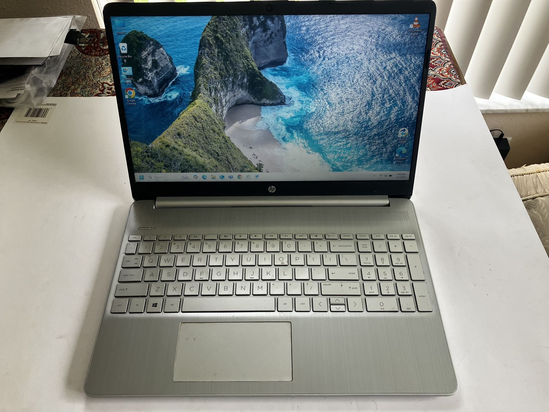 Nice, clean, fast HP 15-DY2703DX 15.6” intel 7505 8GIG 256GB SSD Win 11 MS Office 2010 Pro
