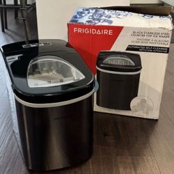 Frigidaire EFIC117 Black Stainless Steel Countertop Ice Maker Machine 26 lbs 