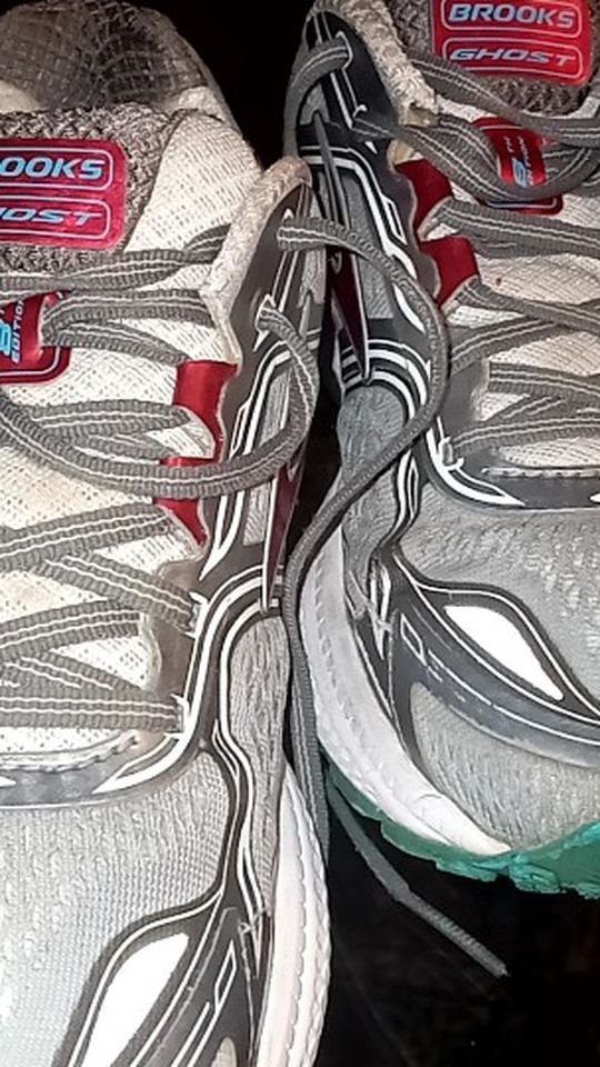 Brooks Womens 9.5M Ghost 8 Running Shoes