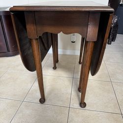 Vintage Queen Anne Style Mahogany Gate-Leg Drop Leaf Dining Table 