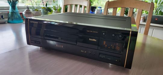 Pioneer Elite CLD-99 LaserDisc / CD Player