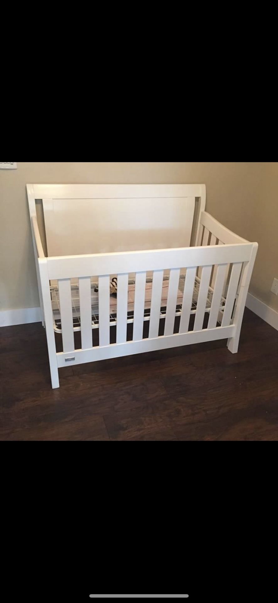 White Crib With mattress 