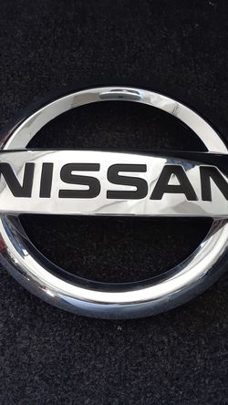 Nissan Pathfinder Front Grill Grille Emblem Logo Badge Sign 62890-3KA0A OEM OE