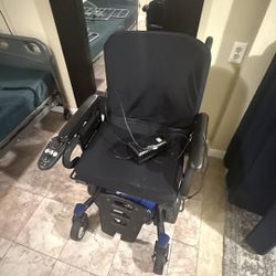Electric wheelchair