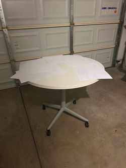 Round table with wheels