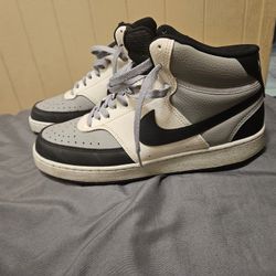 Men's Nikes Size 9.5