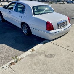2001 Lincoln Town Car