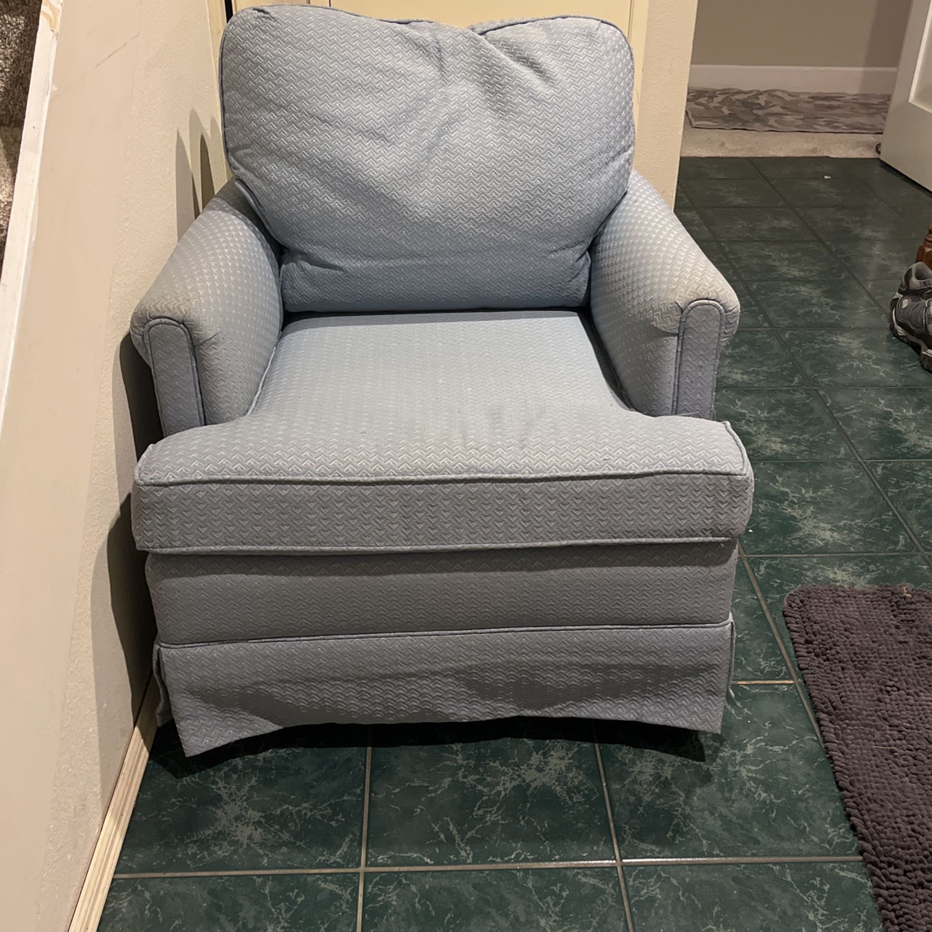 Petite Swivel Rocker