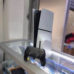 PS5 Slim Disc Edition Like New – Controller & Games Included