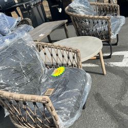 2 Patio Chairs Whit Table 