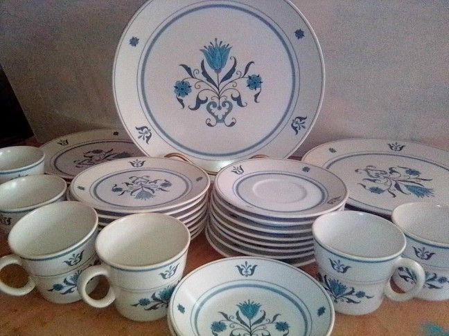 32 Pieces Noritake Progression China Blue Haven 9004 - Japan