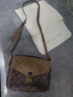 Louis Vuitton Reverse Monogram pochette metis Crossbody Bag
