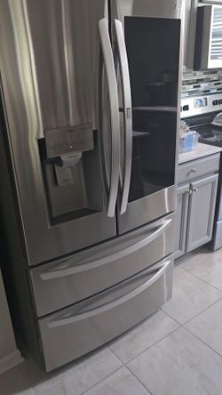 LG InstaView Door-in-Door and Door Cooling in PrintProof Stainless Steel