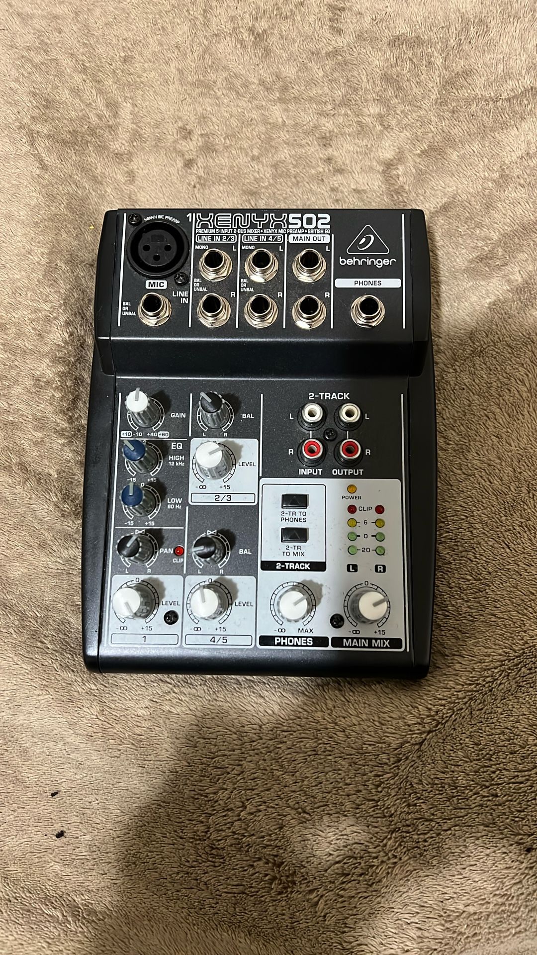 Behringer Xenyx 502 mixer