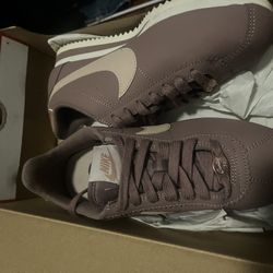 Nike Cortez Sz 6