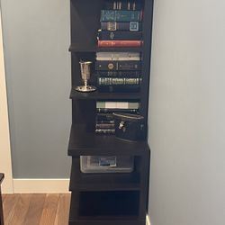 📚 Set of 2 Matching Dark Wood Bookshelves – Stylish & Sturdy $140 – Kent, WA Gently Used | Great Condi