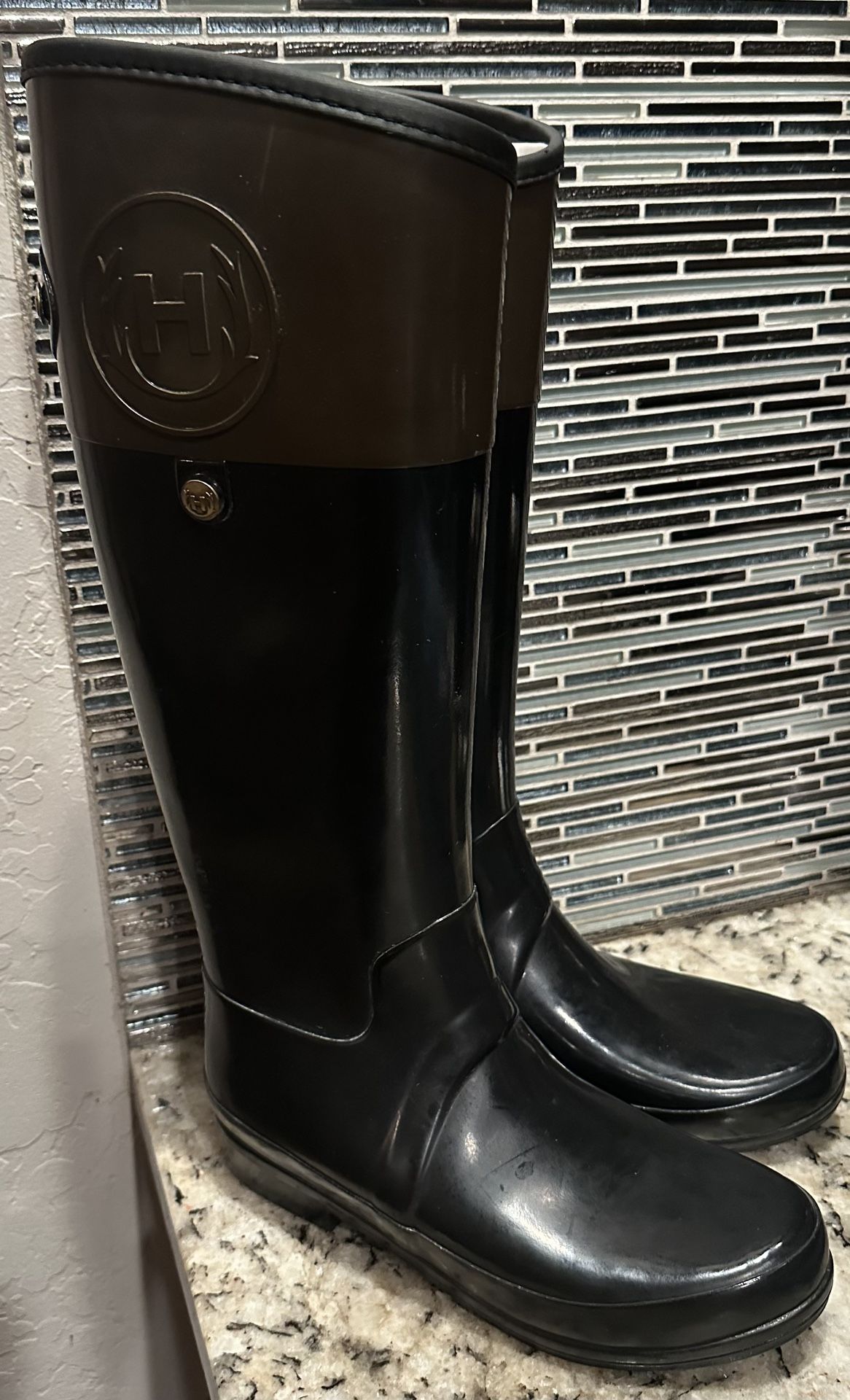 Hunter Tall Raining Boots Like New 