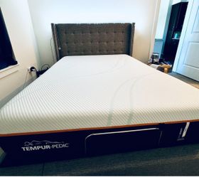 Tempur Pedic Queen Size Bed With Remote VERY CLEAN!