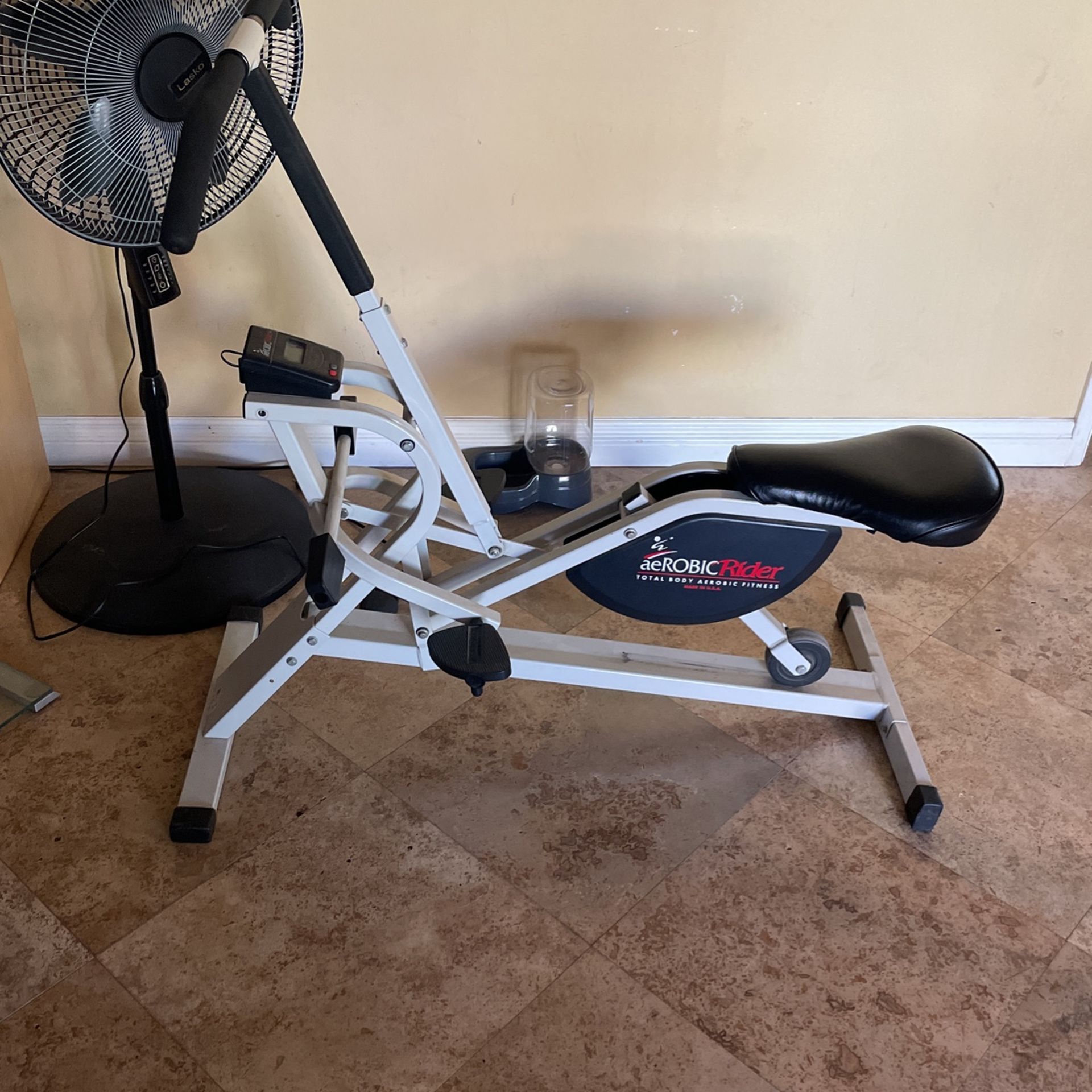Aerobic rider Exercise Machine