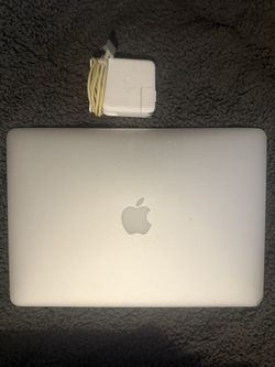 MacBook Air 13” 2015 – 8GB RAM – 256GB SSD – Charger – Works Great