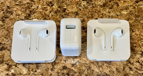 Apple earbuds & charger