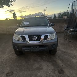 2016 Nissan Frontier Pickup truck