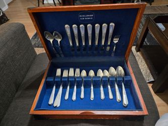 Vintage Holmes & Edwards “Masterpiece” Silverplate Flatware Set – 37pc + Original Chest