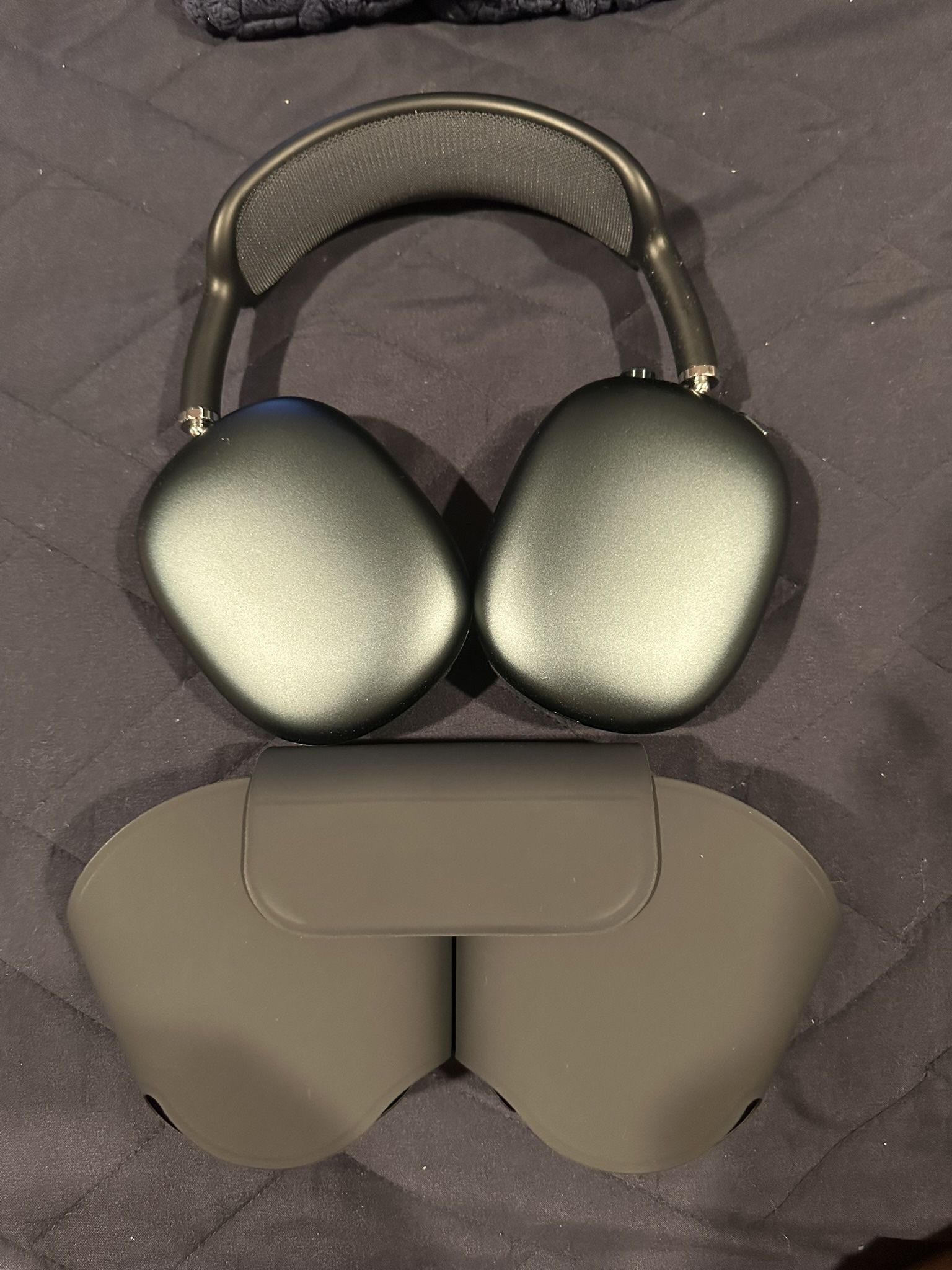 AirPods Max (midnight)