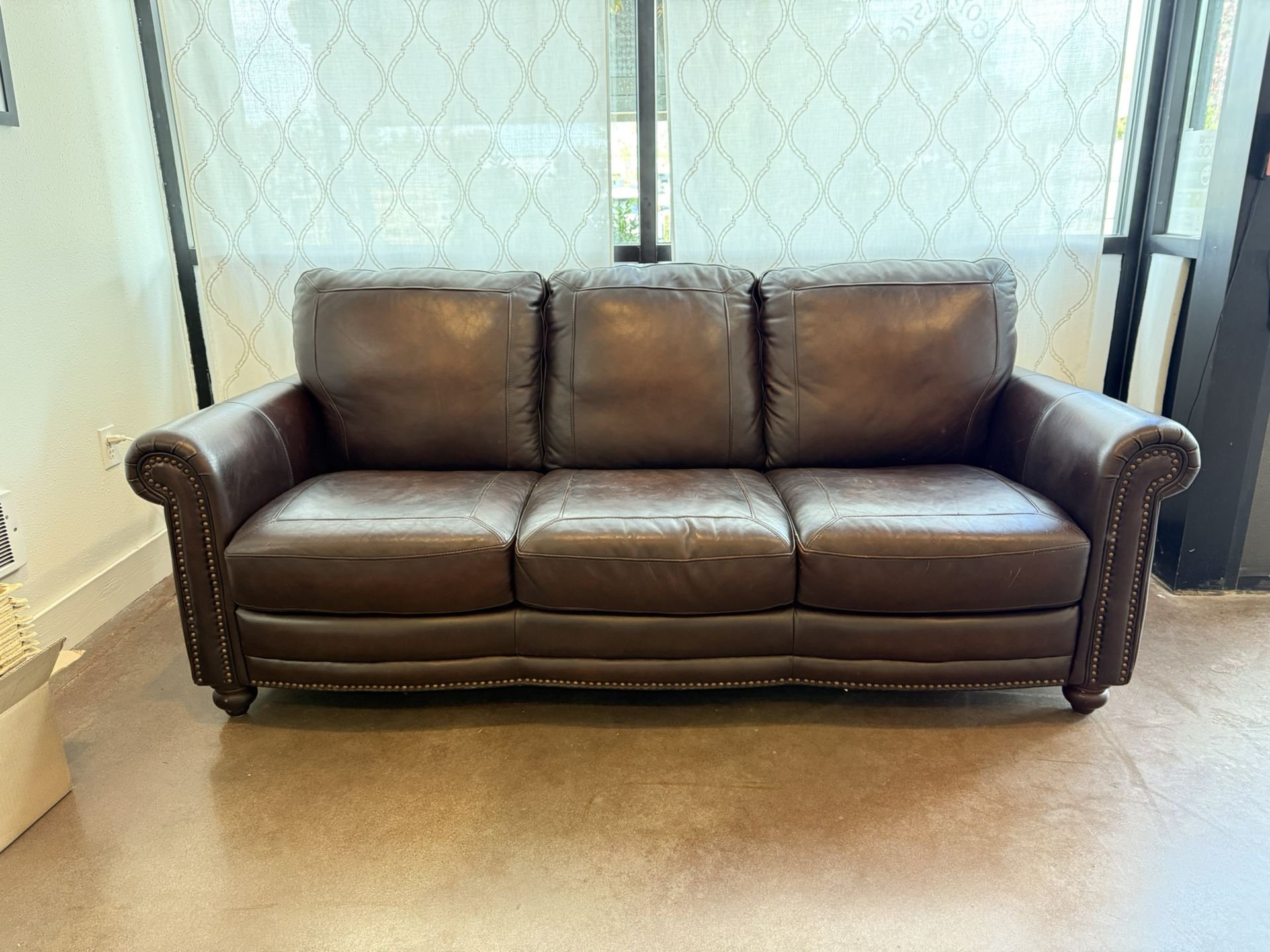 Basset leather Couch Sofa
