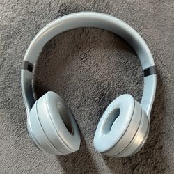 Apple Beats Solo 4