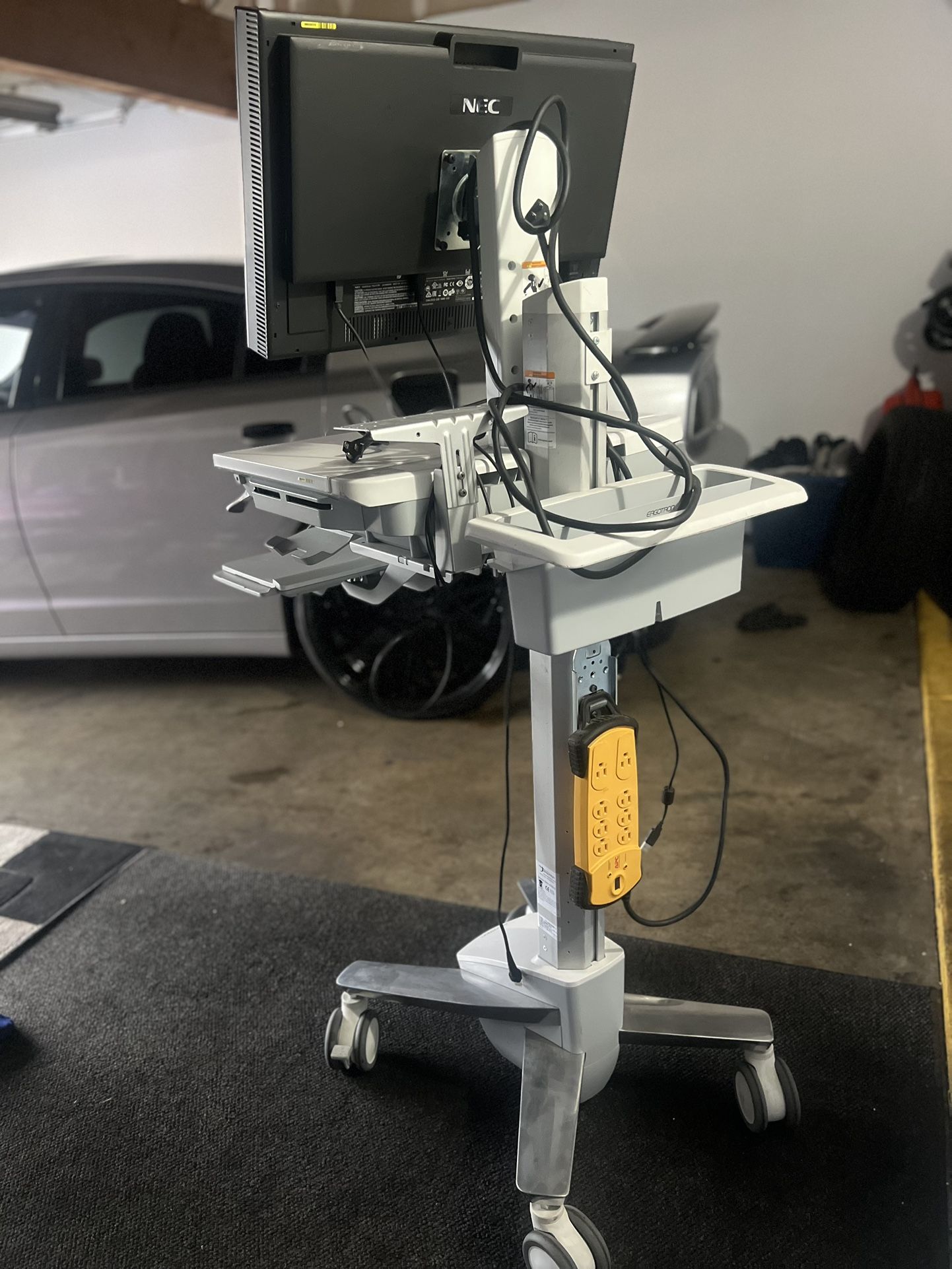 Computer On Wheels (ERGOTRON COW)