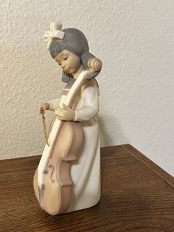 Nao Llardo Chello Statue 