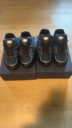Black Dior B30s available in Size 9 & 10