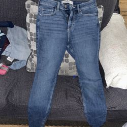 Hollister Women Size 6R 