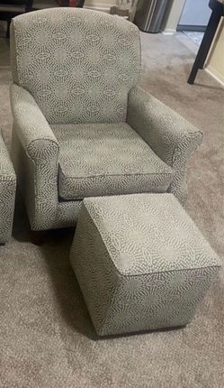 Havertys Accent Chair with Ottoman full details in the photo gallery pickup Gaithersburg md20877