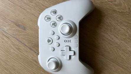 “White Wireless Controller — No Stick Drift. Pure Wireless Precision.”