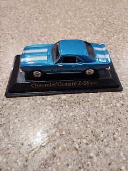 Road Signature 1/43 1967 Chevrolet Camaro Z-28 Blue White Stripes Diecast Loose