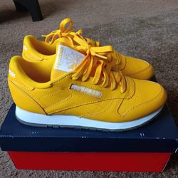 🌺 Yellow Reebok 🌺