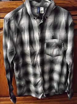 Black Plaid Button-Front Flannel size Large