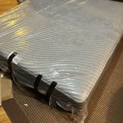 Cal King Beautyrest Black Hybrid Plus 