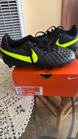 Soccer cleats