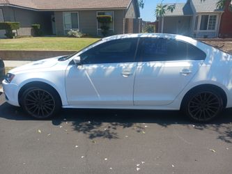 2014 jetta  2.5L clean title