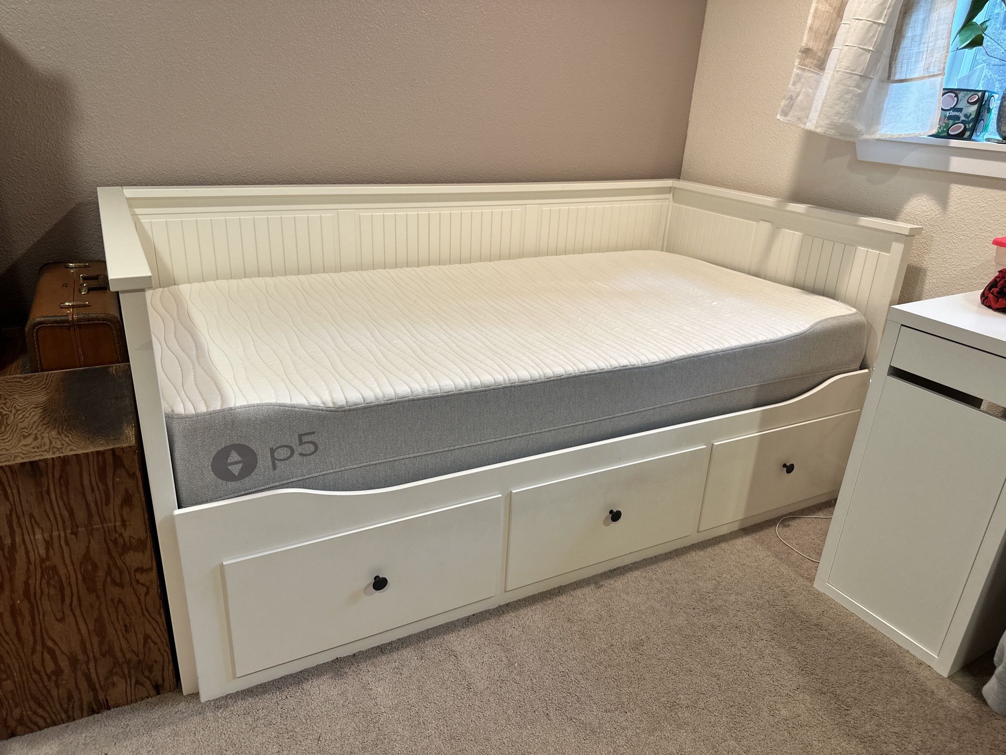 IKEA Hemnes daybed twin converts to full