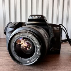 Minolta Maxxum 400si 35mm SLR film body  -  AF Zoom 35-70mm lens 