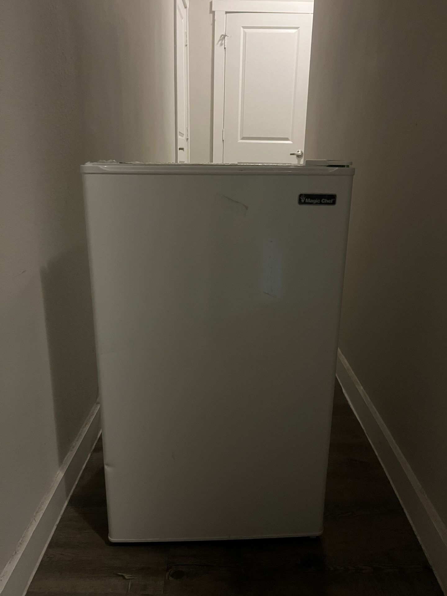 3.2 cu.ft Magic Chef Mini fridge